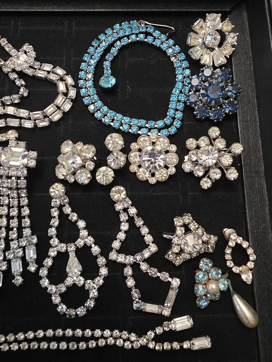 2 Trays Huge Bling Vintage To Antique Earring Necklace Brooch Lot Bundle - Picture 13 of 15